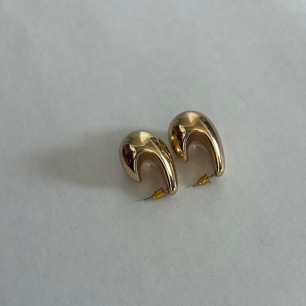 Gold tone chunky drop Earrings vintage design